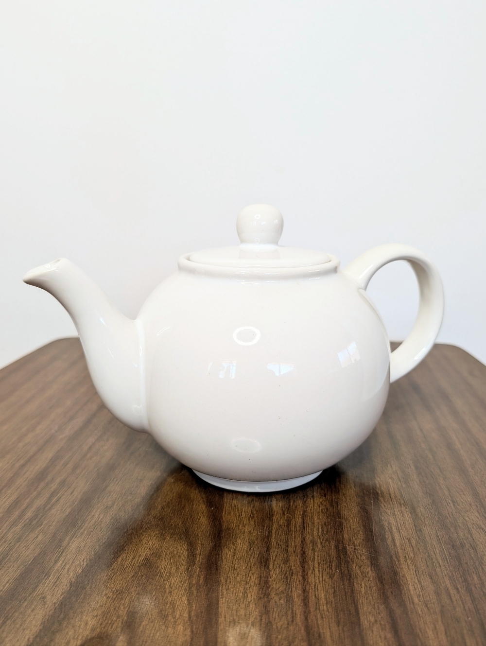 Classic Round Glossy White Ceramic Medium Size Teapot